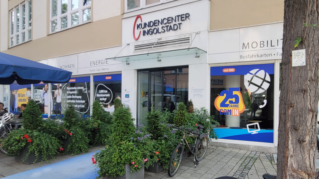 Foto: Kundencenter mit COM-IN Schaufensterbeklebung