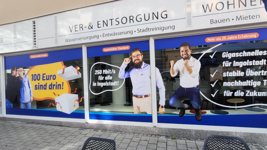 Foto: Kundencenter mit COM-IN Schaufensterbeklebung