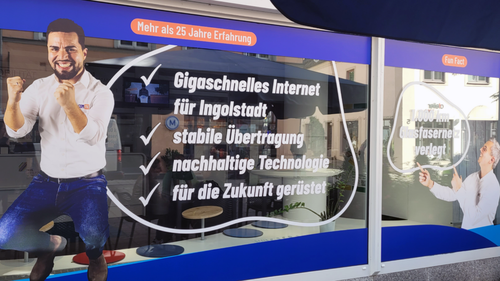 Foto: Kundencenter mit COM-IN Schaufensterbeklebung