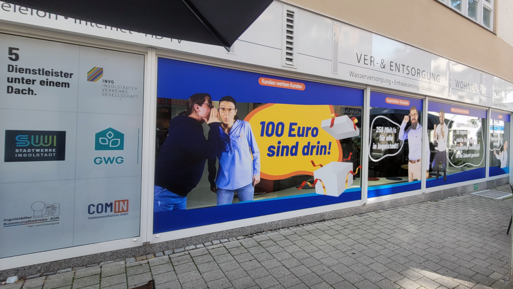 Foto: Kundencenter mit COM-IN Schaufensterbeklebung